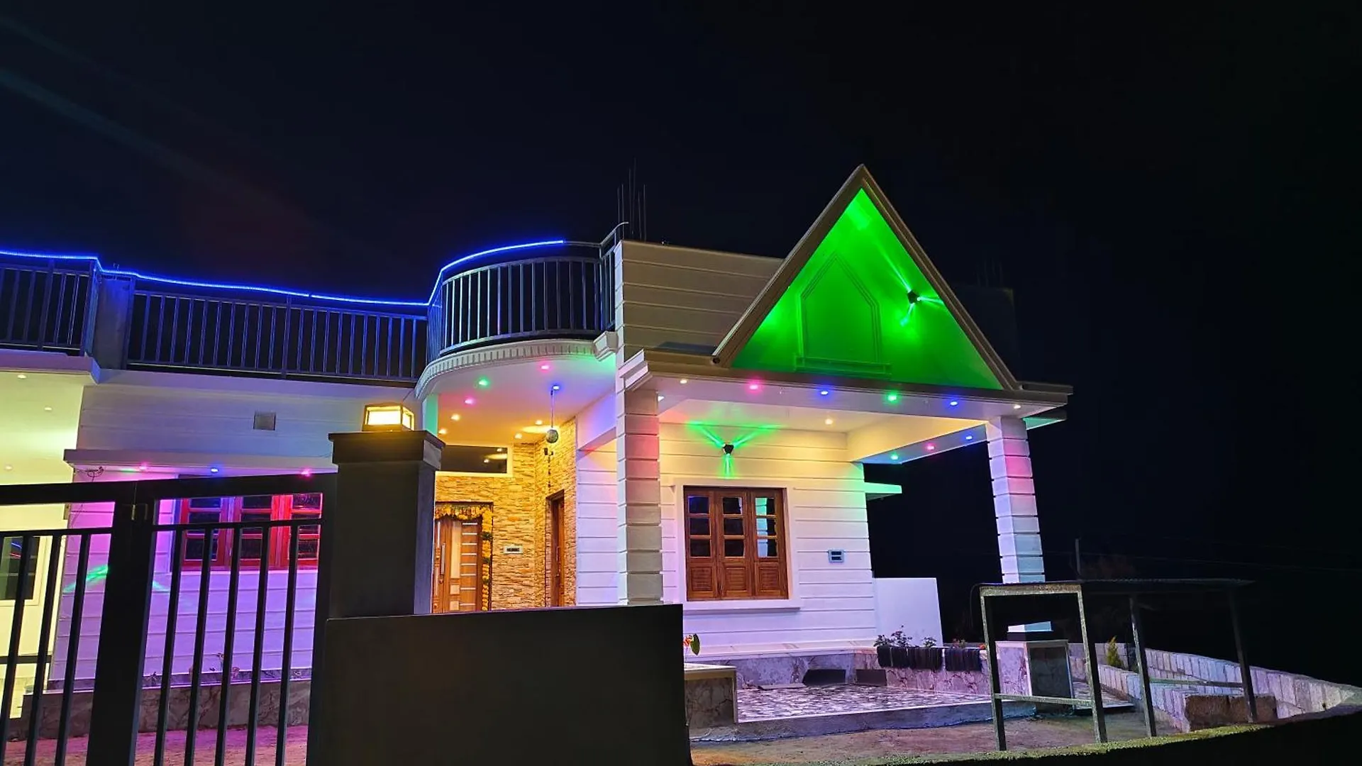 Munnar Pavithra Riverview Homestay