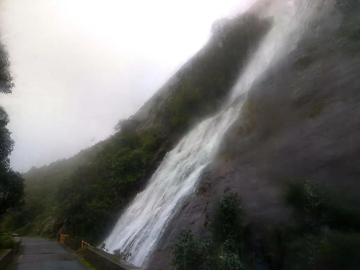 Munnar Pavithra Riverview Homestay